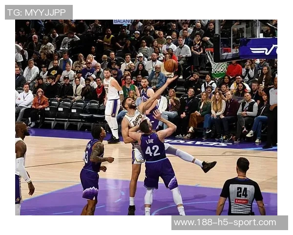 湖人近期表现低迷并非东詹责任缺乏攻防兼备球员与大个子成隐忧